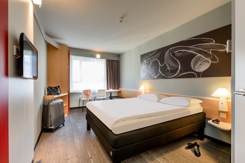 Hotel Ibis Брегенц Экстерьер фото